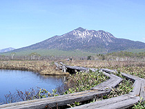 池塘と燧ケ岳
