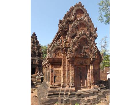 バンテアイ・スレイ寺院